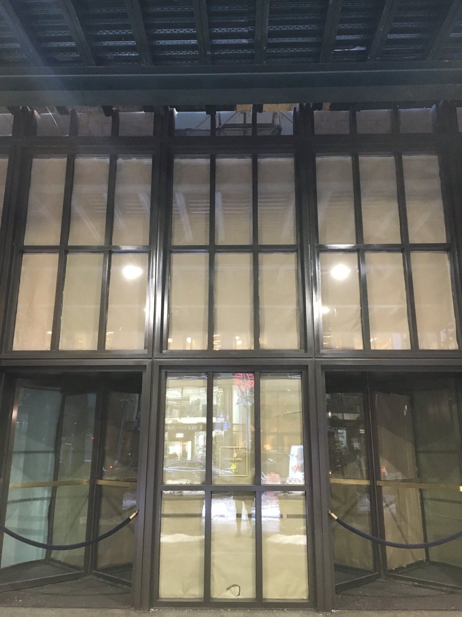 docomomo_us's tweet photo. @TedGrunewald @nyclandmarks @gridwachs @SaveAT_T @mcmansionhell @kelseykeith @cmonstah @kristoncapps @RAMSArchitects @HDC_NYC @SavingPlaces @MASNYC @NYLCstaff @ArchLeague @WEPS_nyc @PreservationTV @esotouric @nationaltrust @LandmarkWest @WorldMonuments Papered over windows and eight security guards inside and out. https://t.co/s807w90GAT