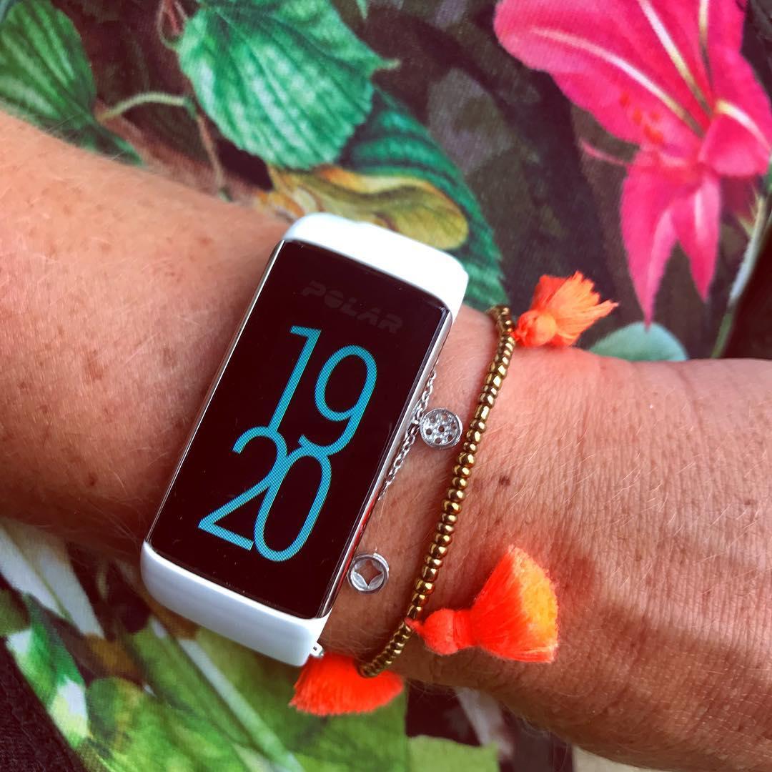 PolarGlobal's tweet photo. Here's a quick formula for making your mood more joyful: accomplished daily goal(s) + bright colors 🌈 Polar Ambassador @JaxPougnet #PolarA370 https://t.co/h7FeQgRxLH