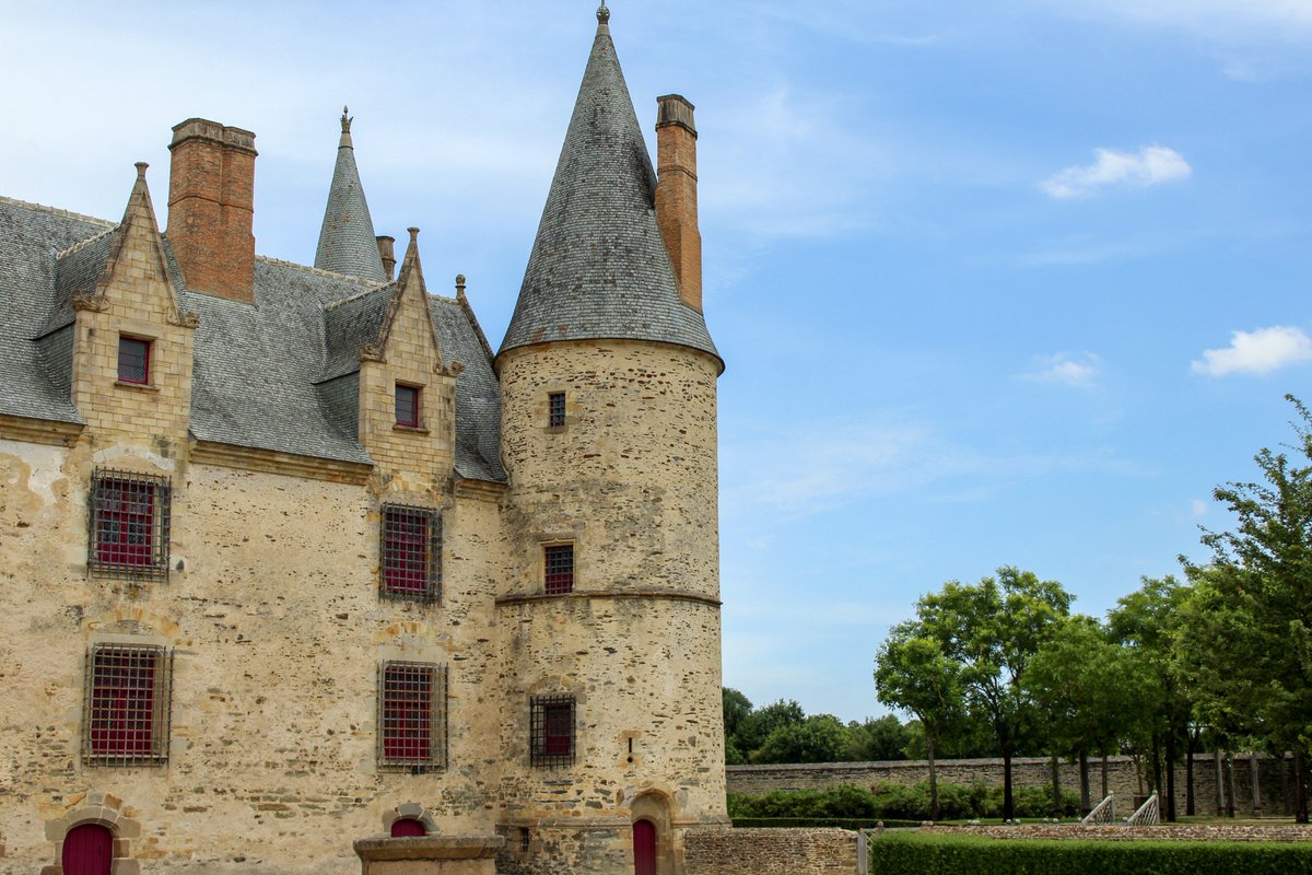 BoisOrcan's tweet photo. Le Bois Orcan vous adresse ses meilleurs voeux pour l'année 2018
Photographies J.LE MEVEL
#medieval #chateau #MonumentHistorique #MoyenAge #Patrimoine #Bretagne #manoir #mobilier #castle #Illeetvilaine #musee https://t.co/zOEHnrlHpp