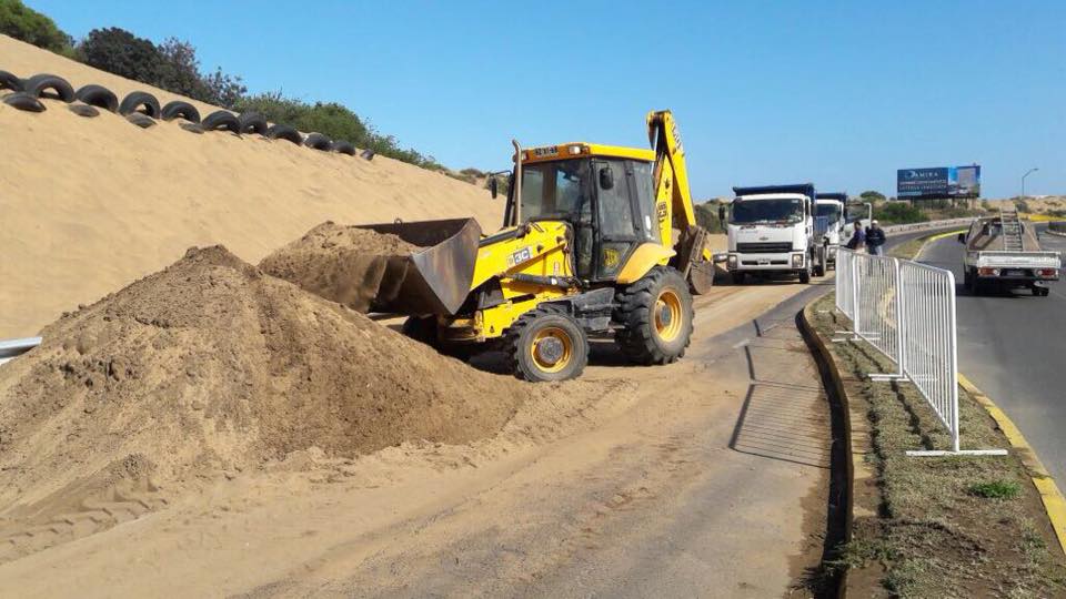 alertaconcon's tweet photo. SUCEDIO HOY EN #CONCON Avda. Concón-Reñaca altura #CAMPODUNAR Equipo de operaciones de @municoncon ,realizando labores de despeje  con el objetivo de prevenir accidentes de tránsito. https://t.co/zU2RUFaEOT