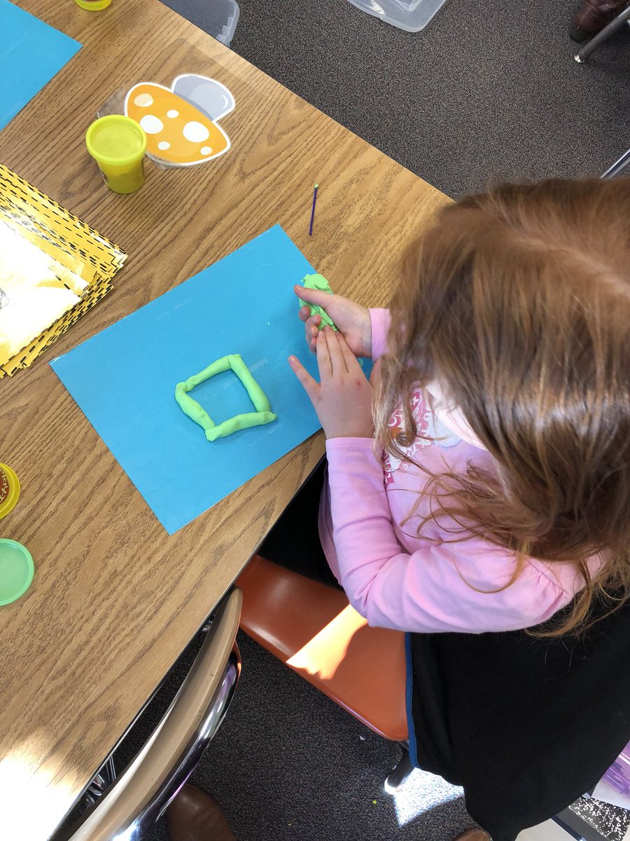 MrsEllersClass's tweet photo. Building shapes and working together in math groups today! https://t.co/r9eah3N3wD