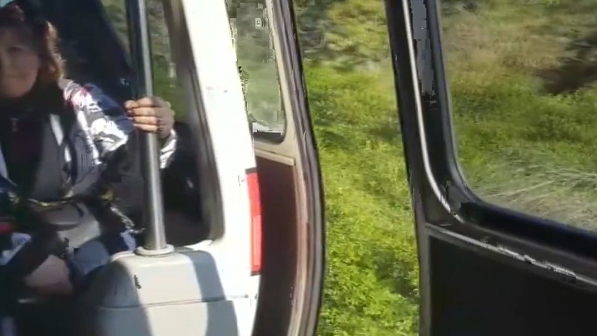 WATCH VIDEO Monorail at @WaltDisneyWorld travels with door open with passengers on board bit.ly/2m9aazs?utm_so… https://t.co/6Z6OdJzTpb