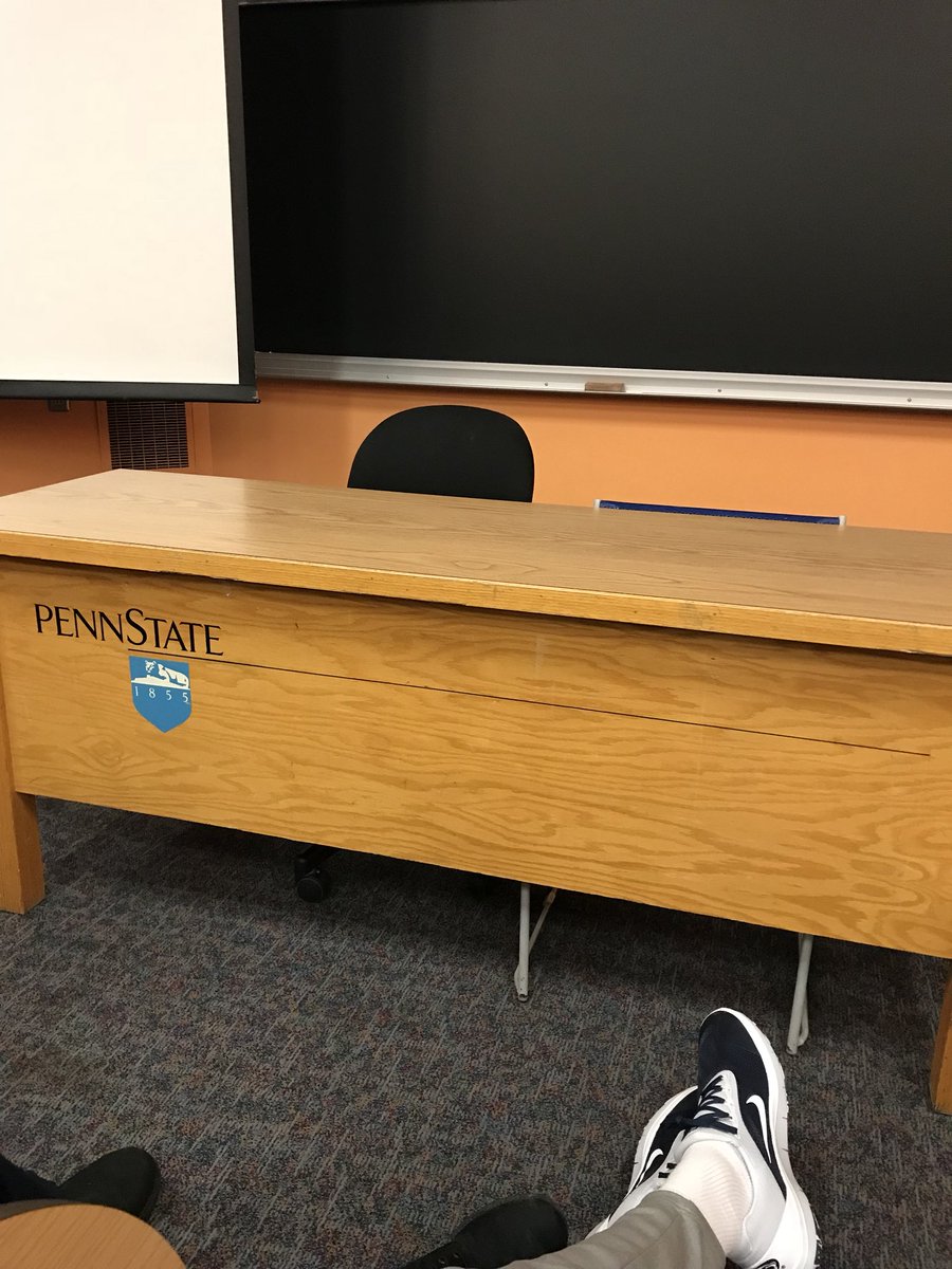 zackkuntz_717's tweet photo. Front and center with my guy @TheHumphries23 🦁📚 https://t.co/NWrKYj94qg