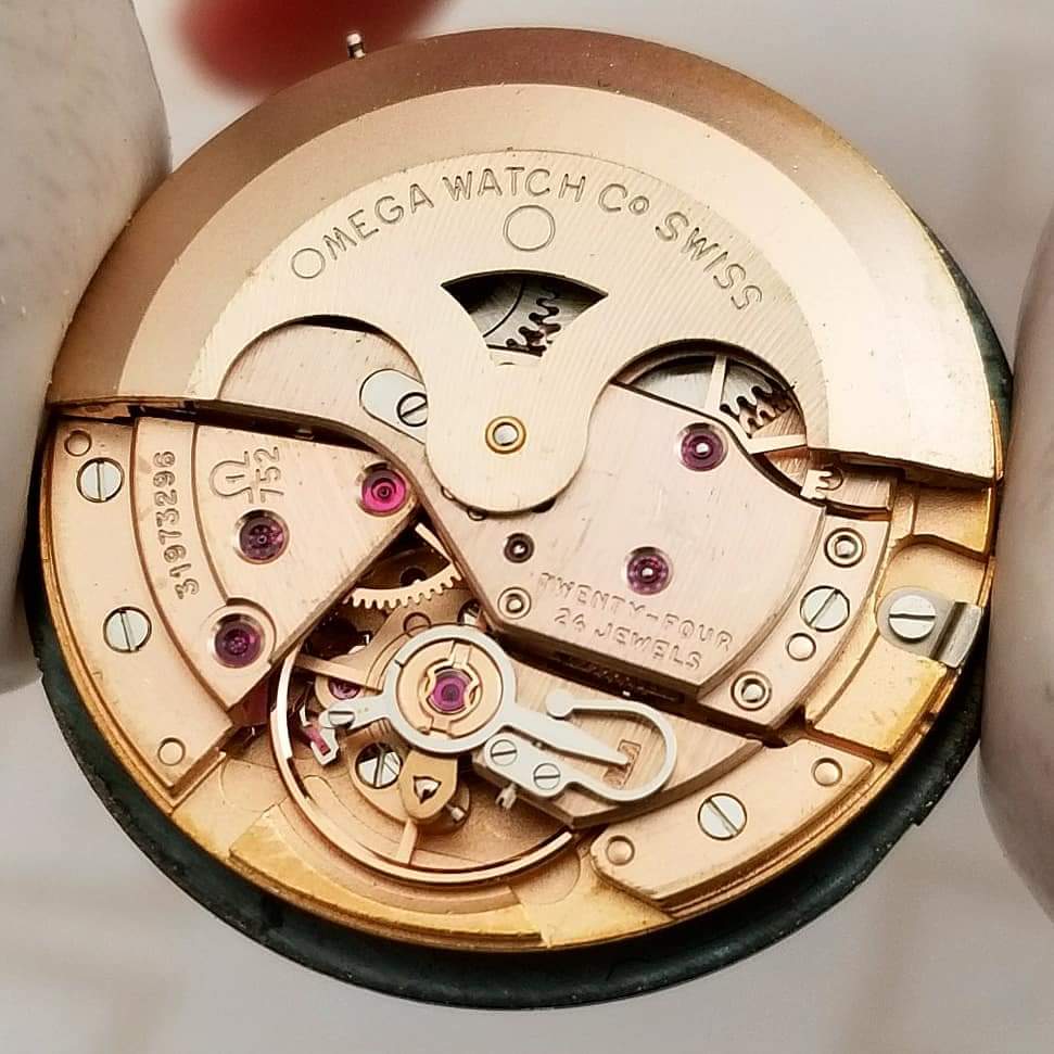 tomek15010's tweet photo. Inside Omega watchmaking working on Omega Dynamic & Automatic at Manhattan Time Service authorized Omega watchmaker
#omegadynamic #omegaautomatic #speedytuesday #multipic #watchxray #vintagewatch #watchmaking #zegarek #uhren #watchmaker #classicwatch @ProWatchRepair https://t.co/iwm07REuTg