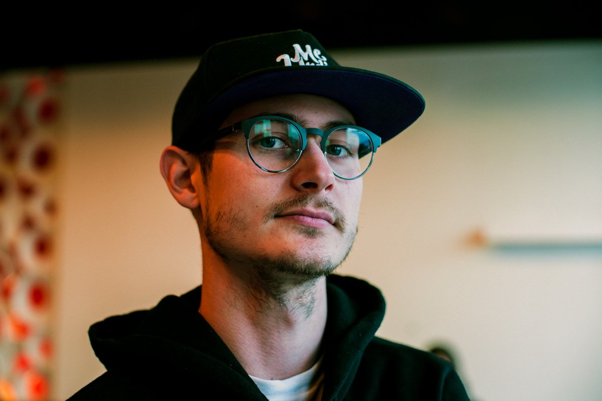 lilhouseplant's tweet photo. Honestly just wanna hang out with creative people who take photos of me like I take photos of other people and also to make music with or really just people to vibe with period. That's like my goal of 2018. What hashtag I use to reach them? #orangecounty? #searchingforfriends? https://t.co/kJxvZbygkL