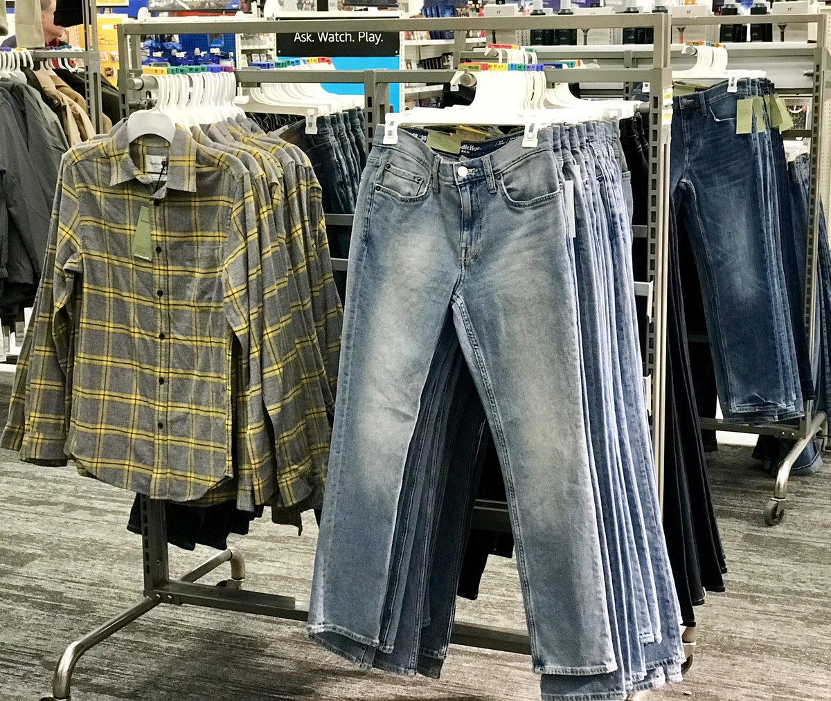 It’s a men’s denim day at #T1150! Details are key my friends! 👖🎯 #goodfellow #crispcuffs #edgedtodeath @andreaaaben @vmanzella92 <a href="/shanel_is_style/">Shanel Gary</a> @MattParry12 @amador_matador