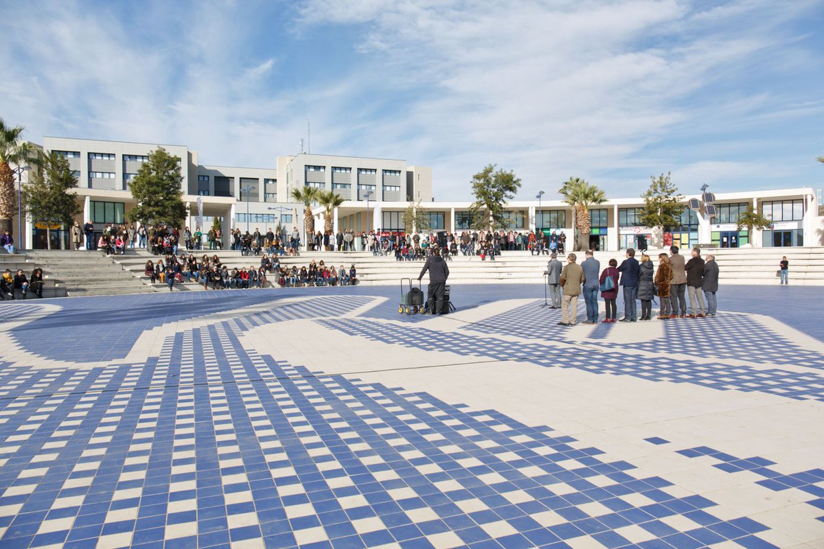 Concentració avui a @UJI_noticies contra la violència masclista.
#NiUnaMenys
#EnsVolemVives