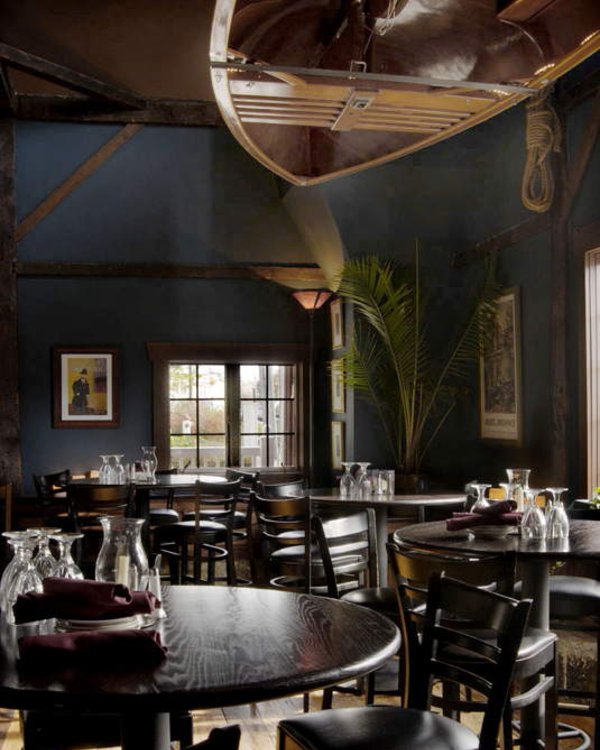 Chez_Francois's tweet photo. It may be cold outside, but you can come warm up with us. https://t.co/QhAzca8yA9