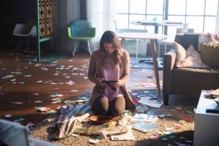 ACoffeesLove's tweet image. Drop a like if Kara Danvers can sit on your lap. She needs some cuddles.