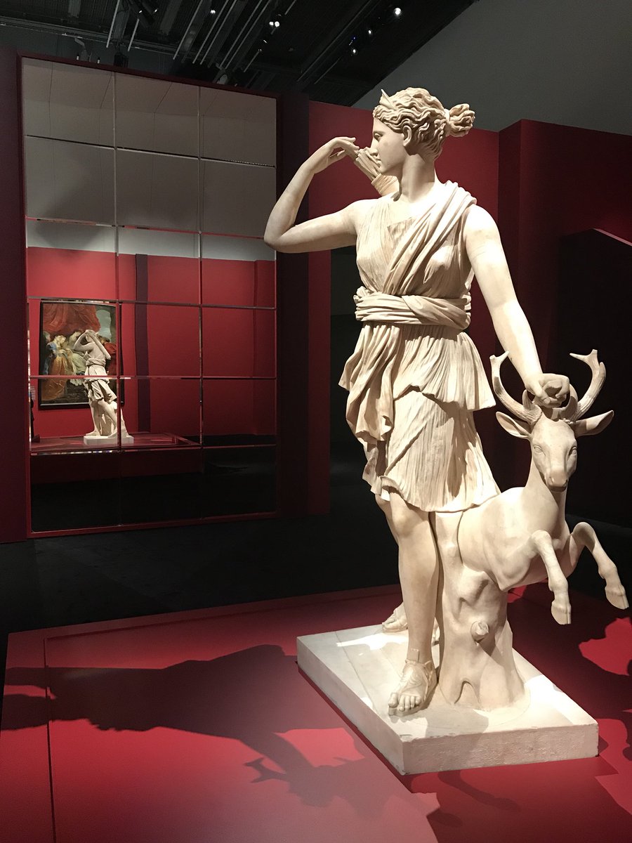VKuentzler's tweet photo. On termine par la visite de la première exposition #FromOneLouvreToAnother qui présente les origines des collections &amp; du @MuseeLouvre - La scénographie particulièrement réussie rappelle, par ex, l’Escalier des Ambassadeurs du @CVersailles ou évoque la Galerie des Glaces 👌🏼 https://t.co/oRBVjQfT9U