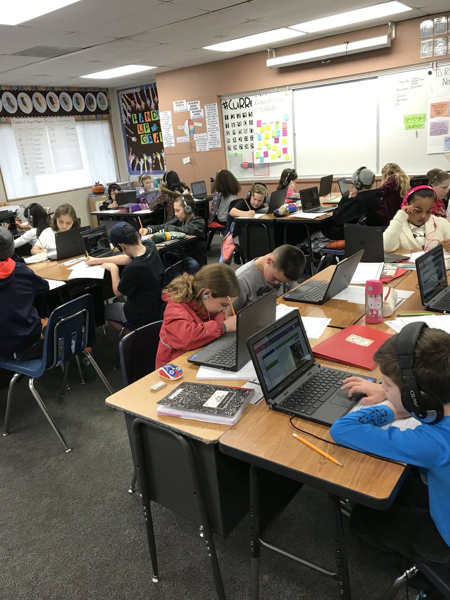 MrsFischerJSE's tweet photo. When you are on the verge of losing your voice, you turn to technology to get the information to students. @studiesweekly thanks for a great and engaging website! #techinhistory https://t.co/EXvQG3VHCi