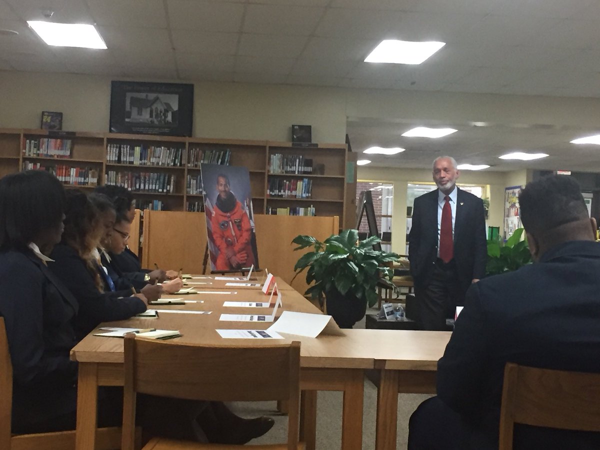 RichlandOneSupe's tweet photo. Great to have Major General, USMC Retired, former NASA administrator and astronaut visit and talk with students at his alma mater @CAJHornets. Thank you for service, contributions, and having been a part of @RichlandOne! https://t.co/vJYf5kf6Yy