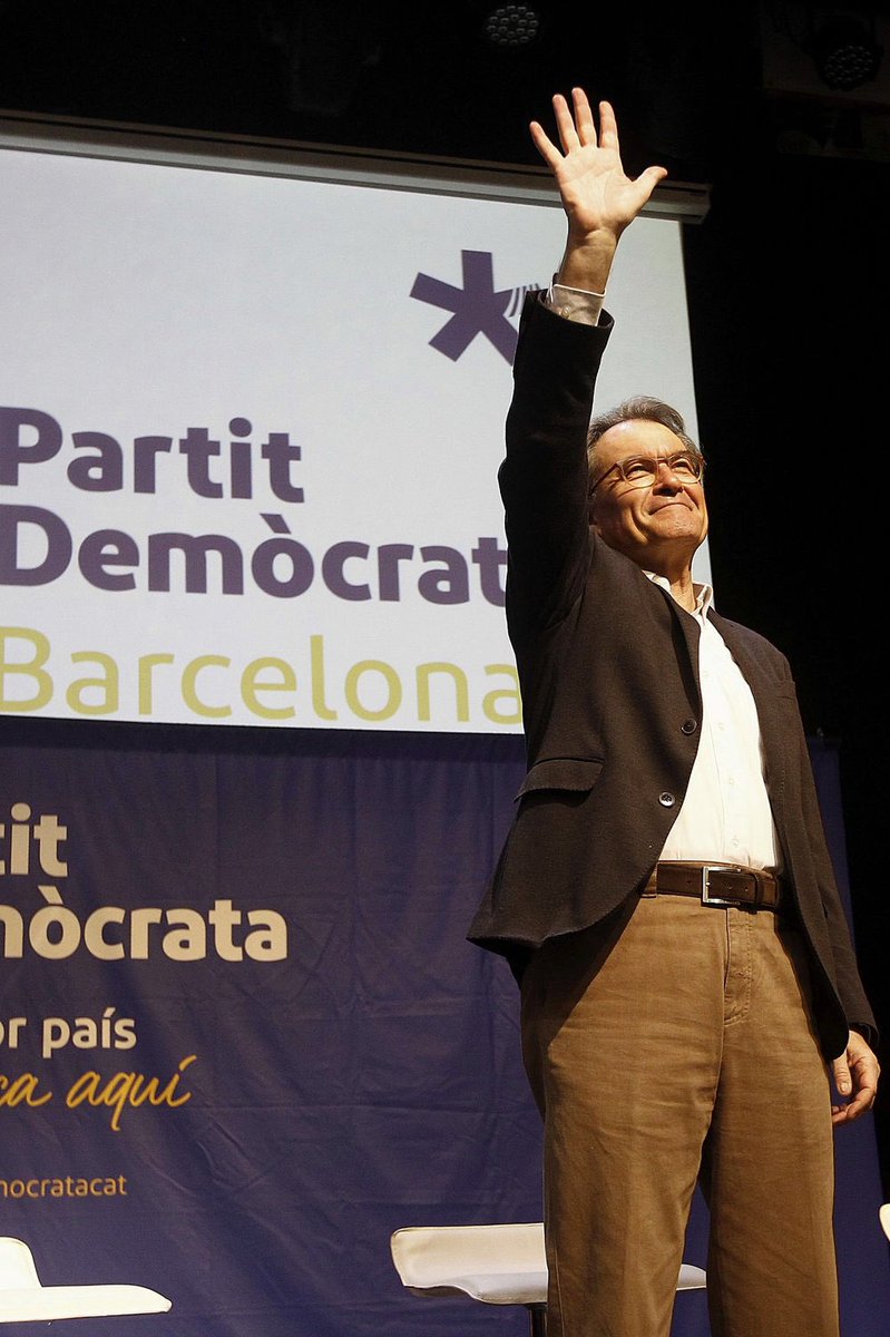 Silviakm's tweet photo. Por fin dice adiós el segundo presidente más horrible de CATALUÑA, el primero de d @KRLS
#MasFuera #Bye https://t.co/GMLGzBMmel