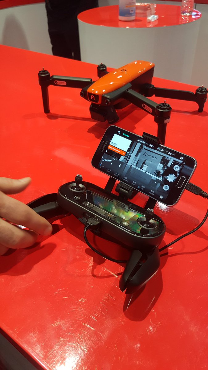 Liron_Segev's tweet photo. Cool new drone from @AutelRobotics called the Evo. Foldable, 7km/ 4 miles, 4k 60 fps, loads of sensors front and back. Looks amazing and smooth. #ces2018 https://t.co/bWHAgsQ37I