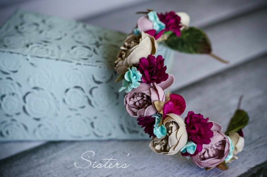 innovias's tweet photo. Las tiaras y diademas de novia se siguen llevando mucho este 2018, especialmente entre las novias millennial y las boda boho. ¡Pídelo aquí https://t.co/XkGFtd3Pqg!
#tocados #tocadosdenovia #diademadenovia #tiaranovia #diademadeflores #bodas #Innovias #novia #lookdenovia https://t.co/HAwMgayT8L