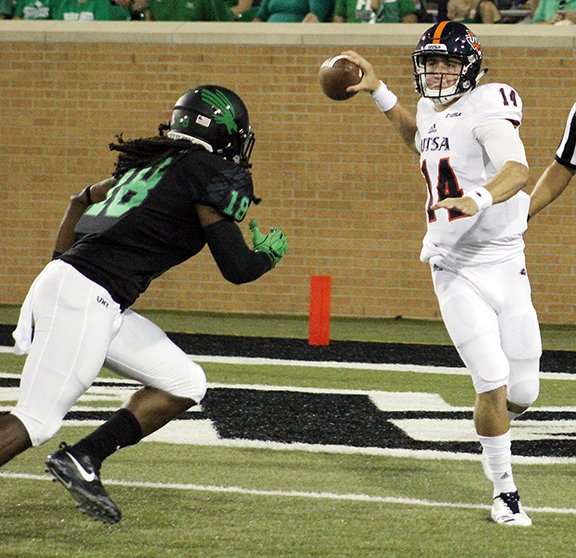 RoadTripSports's tweet photo. The #NFL player evaluation period is underway and #CollegeFootballAmerica saw several players headed for the College Gridiron Showcase, starting with the "Goliad Gunslinger" #UTSA QB @dalton_sturm #GoRoadrunners #BirdsUp #CUSAFB #NCAAFB #FBS #CGS18 #NFLDraft #NFLDraft2018 https://t.co/c7bQNwapdw