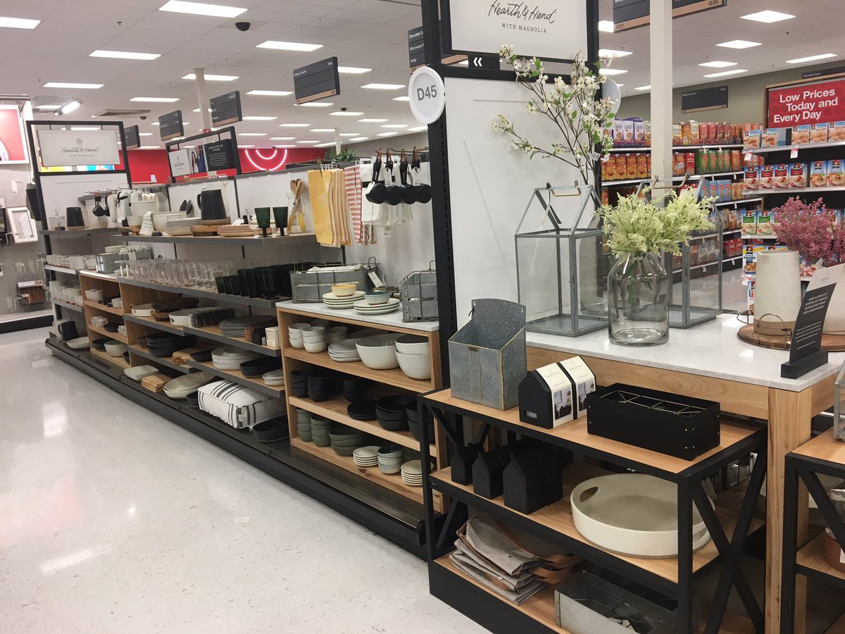 Shellbelle916's tweet image. Our guests are loving the Hearth and Hand shop, so it was time for a refresh!! #target1098