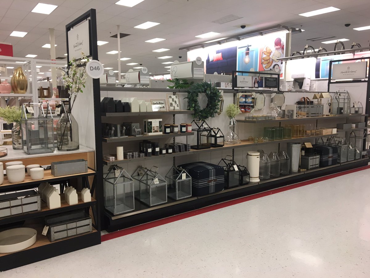 Shellbelle916's tweet image. Our guests are loving the Hearth and Hand shop, so it was time for a refresh!! #target1098