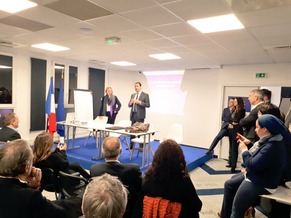 CCastaner's tweet photo. La référente @Sandrine_Engels des Hauts-de-Seine réunit ses animateurs locaux et marcheurs au QG d'@enmarchefr : Présentation de son équipe et de sa feuille de route pour 2018 ! Gardez cette mobilisation exceptionnelle ! #LaREM https://t.co/hf5uzbjWqU