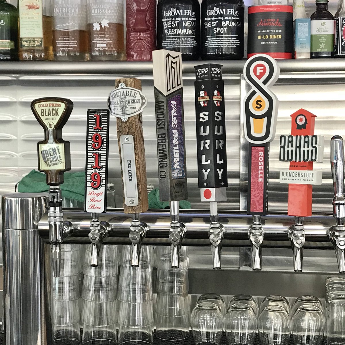 Hi_Lo_Diner's tweet photo. Our taps got a refresh! Now Pouring @bentpaddlebeer Cold Press Black Ale, 1919 Rootbeer, @SociableCider Fat Bike, @ModistBrewing False Pattern, @surlybrewing Todd the Ax Man, @FairStateCoop Roselle, and @BauhausBrewLabs Wonderstuff. 😍 #dinerdrinks https://t.co/kPCDPVnWpV