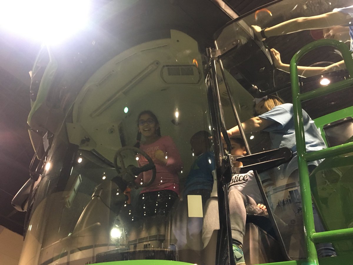 SherryEvilsizo1's tweet photo. @MadisonPlaceK5 @MadisonPlacePTO Thanks to PTO for the chance to learn about where our pizza comes from!#sliceofag https://t.co/bGi8oa8m7j