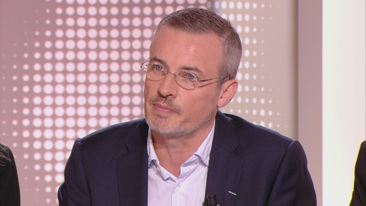 28minutes's tweet photo. "En droit, on ne s’intéresse pas aux sites internet conspirationnistes mais aux géants de l’Internet qui rendent disponibles de tels sites en France." @EmmanuelPierrat #28min #FakeNews #Complotisme https://t.co/c873i6eiBW