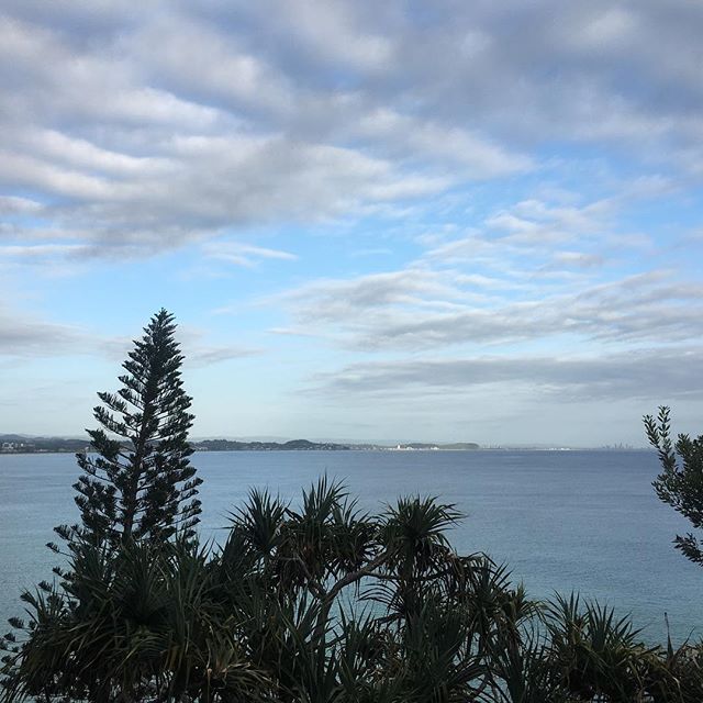 myGoldCoast's tweet photo. Tiny surf again, west to north west winds, shifting north east later, low tide around 830, water temperature 24. Have a good one.#surfreport #regsurf #goldcoastsurf https://t.co/Z1V8r8uOZx