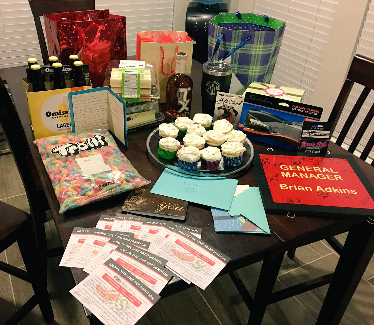 BrianAdkins1's tweet photo. Feeling the #ChilisLove Thank you #TeamLakeline for making me feel special!! #rainingATLs #ihavethebestjob https://t.co/BQL1D4LTWr