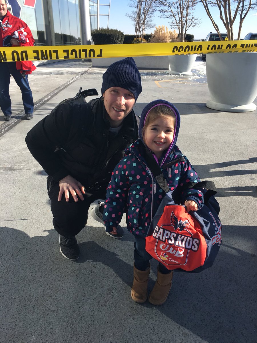 RLSNI's tweet photo. @NBCSCapitals @NBCSWashington @JoeBpXp @Laughlin18 Zara was super excited to meet Bäckström at morning practice at the weekend #ALLCAPS https://t.co/tdxbDdmx10