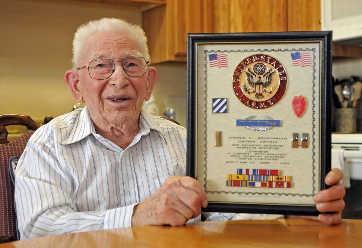 NDLegion's tweet photo. We mourn the loss of Capt. Harold Bruschwein (1915-2018). He was a #WWII #veteran and a #PearlHarbor survivor who also served as adjutant to Dwight D. Eisenhower. As a @WahpetonND @AmericanLegion member, he regularly shared his experiences with @ndboysstate delegates. #RIP https://t.co/mFSXaAyX19