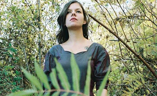 ZoneNights's tweet photo. Dale un toque único a tu #Playlist de la mano de #IvanaMer. La cantante nos presenta una versión #remix de su #Album debut #EarlyWorks. Disfrutalo acá! #NewMusic #debut 🌺🍃 https://t.co/1yIfV4udmd https://t.co/54BlW1AgMC