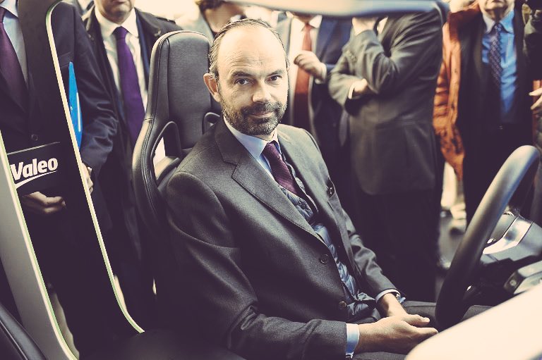 nomacron's tweet photo. Donc quand Édouard Philippe était maire du Havre, il s'est fait arrêter à 150 km/h sur l'autoroute et aujourd'hui il fait baisser la limitation de vitesse sur les routes !

De qui se moque-t-on ? https://t.co/wJ5VtGoK92