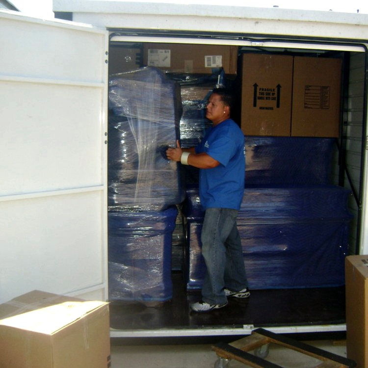 Moving_Delivery's tweet image. Whether folks are moving to a new apartment or businesses are switching offices, our team is here to make it all easy and relaxed.