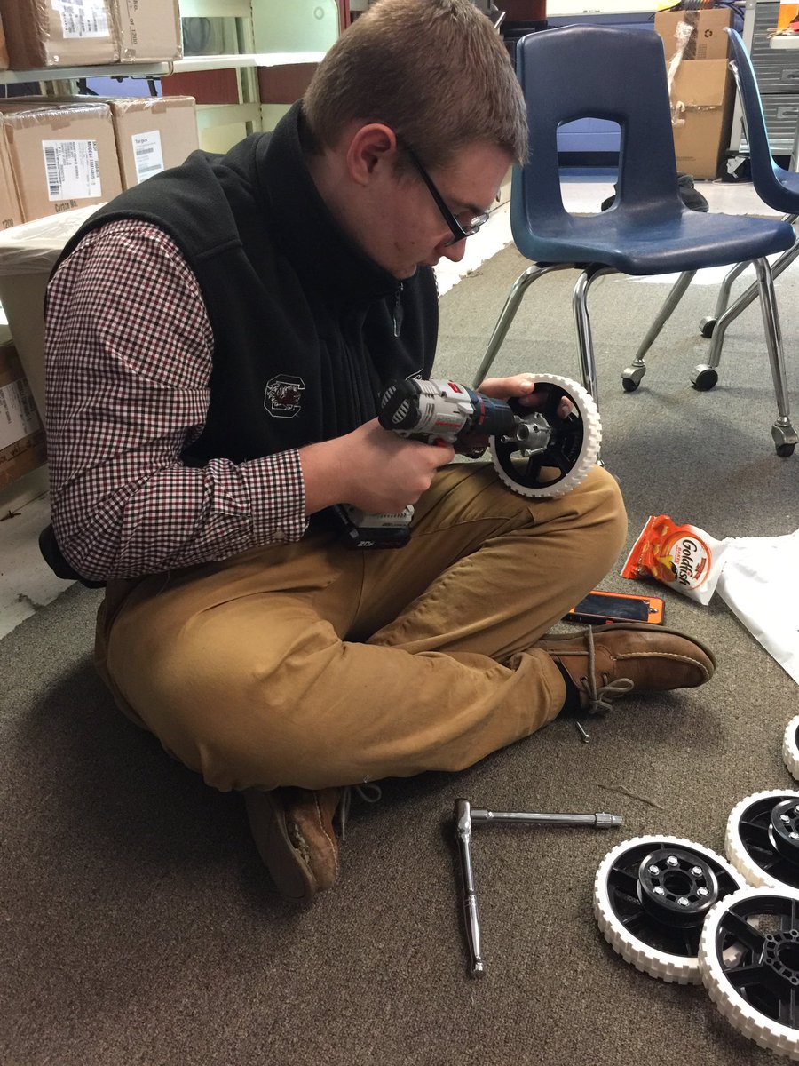 aynorrobotics's tweet image. Robotics build day...@AynorHighSchool 
#powerup #FIRST