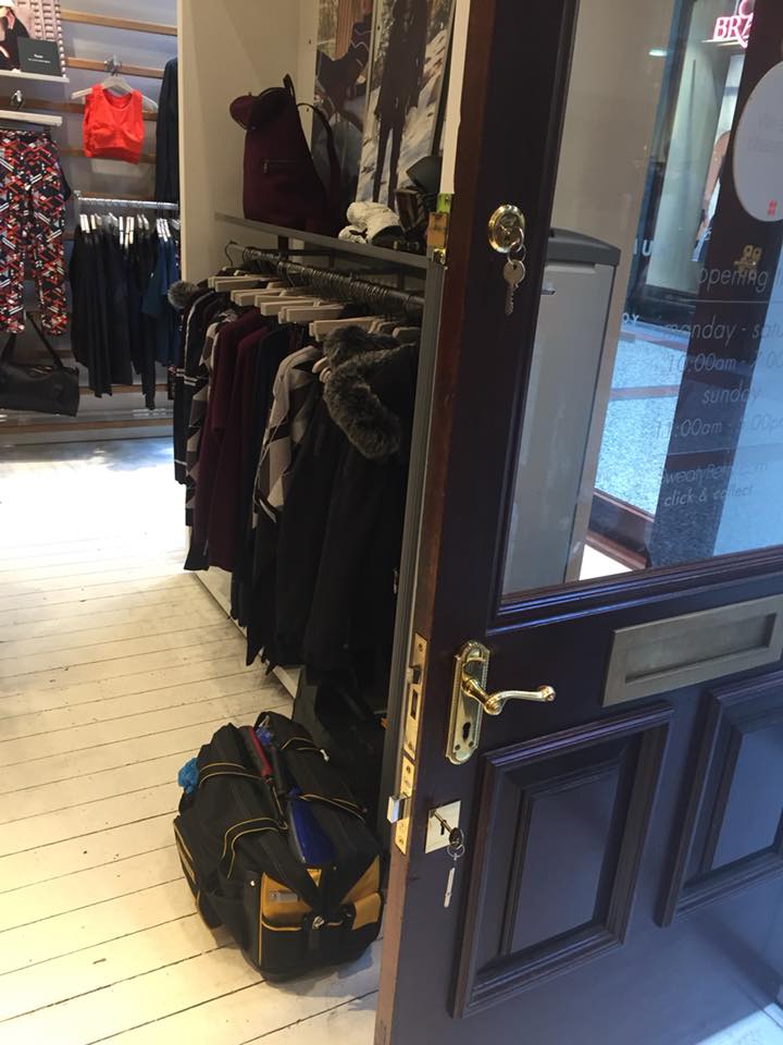 LocksmithCarl's tweet photo. Upgrading and changing locks at Sweaty Betty in LEEDS this morning
https://t.co/ZV71wB4taU https://t.co/DA4ajrXMfF