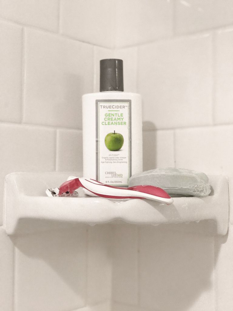 cherylleemd's tweet photo. A face wash that always has your back! This gentle moisturizer will keep your face clean, and fresh.
.
.
.
.
.
#facewash #shower #cleanser #facecleanser #singingintheshower #skincare #facecare #skincare #sensitiveskincare #sensitiveskin #dryskin #acne #eczema #truecider https://t.co/5AzTWMJ36o
