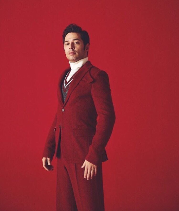 Canlandırdığın her karaktere kendinden “ufak tefek” bir seyler katmanla ve gün geçtikçe devleşen oyunculuğunla göz dolduruyorsun. Yeni yaşın sana sağlık,mutluluk,huzur ve daha çok farkındalık katsın. Çok seviliyorsun, nice mutlu yaşlara! ❣️🎈🎁 
#MertFırat || <a href="/mert__firat/">Mert FIRAT</a>