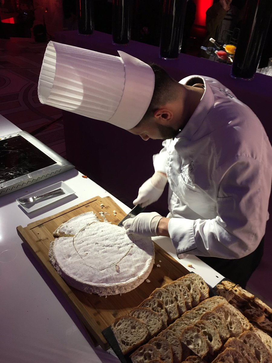 MDebard_Alten's tweet photo. L'Art... culinaire, après cette belle expo. #Alten @Alten_france https://t.co/YuAhZOKXqi