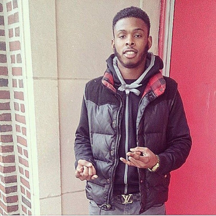 pizzle___'s tweet photo. I swear it hurt me when I seen my nigga momma cry 😢❌ #LongLiveBaba https://t.co/ho4AK4VedB
