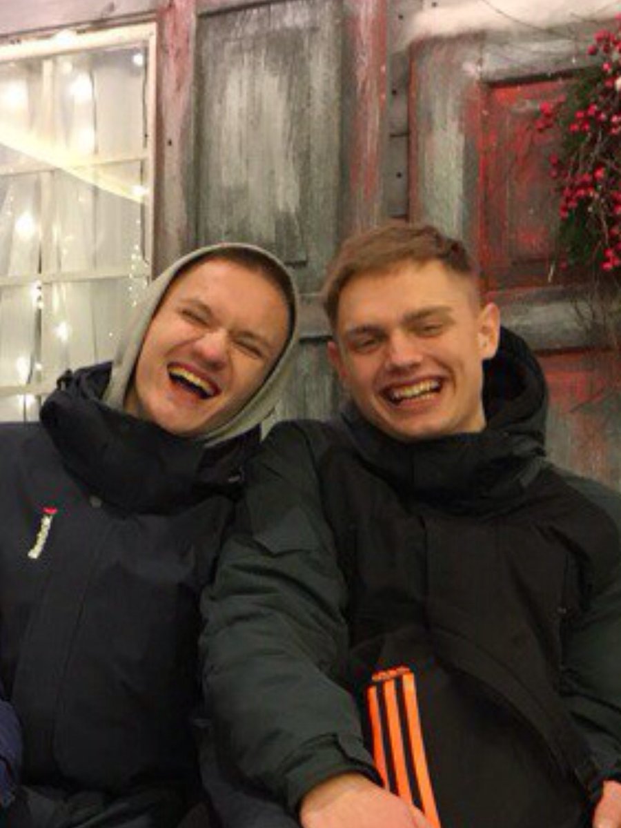 aliixandr's tweet photo. Когда узнали что жениться в 18 это норм https://t.co/Q9gIp3CMU0