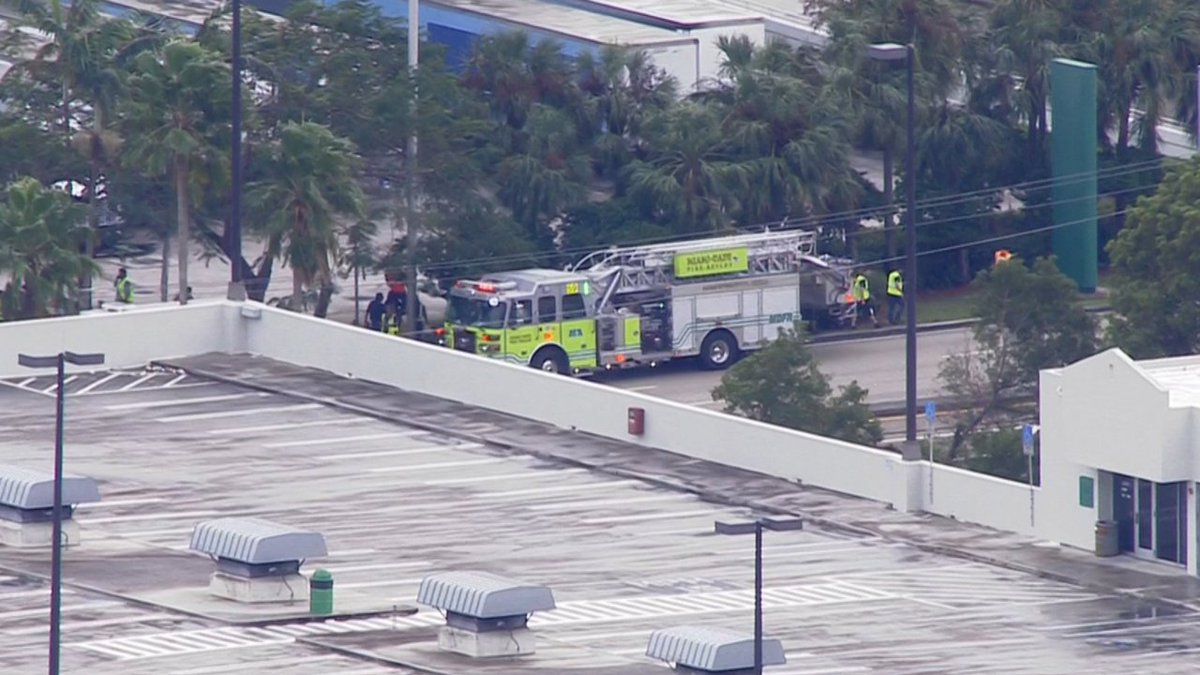 #BREAKING Bomb threat reported at building on Miami International Airport property bit.ly/2FmRl4z?utm_so… https://t.co/gC5y7hEH1e