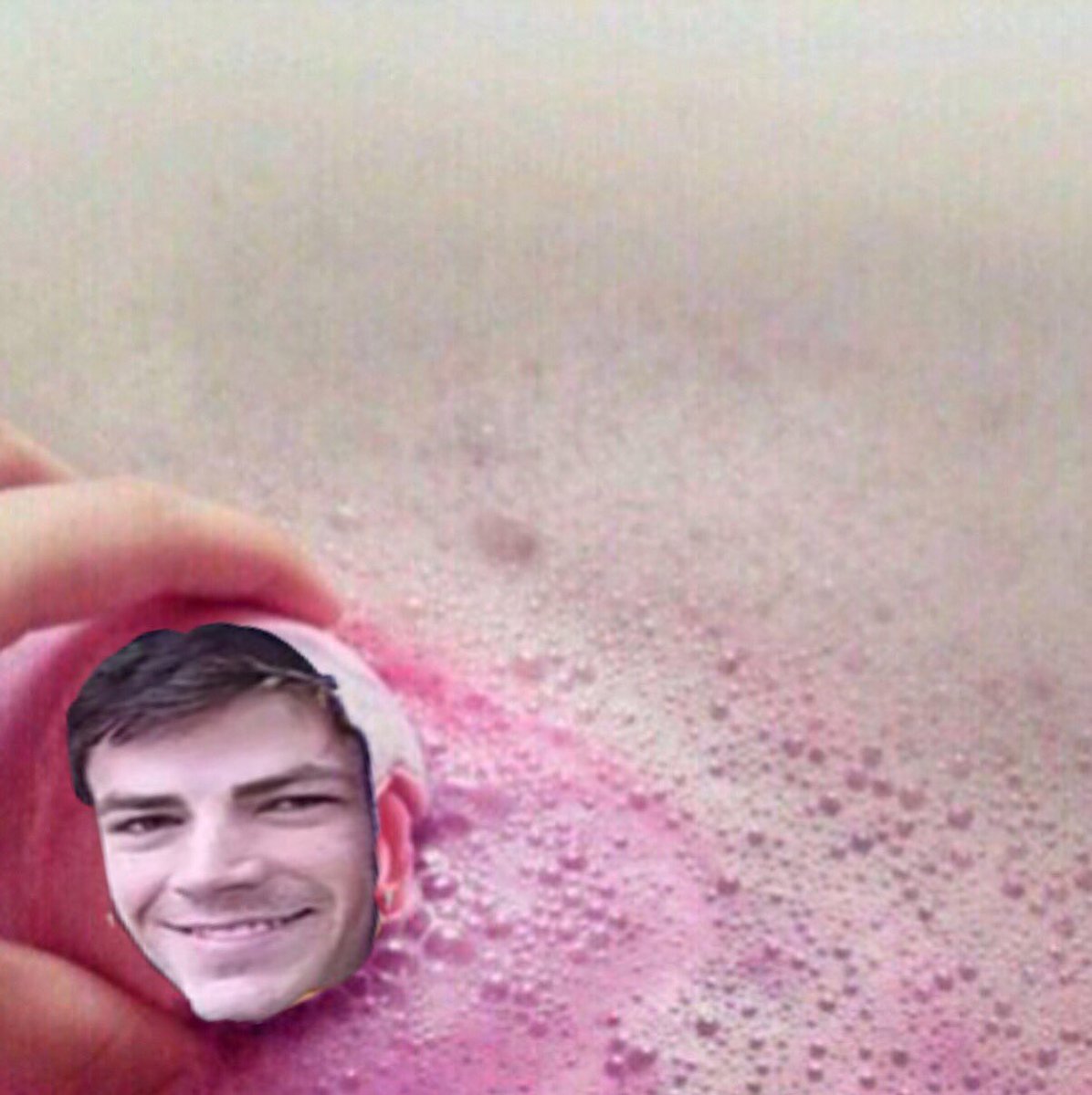 sunfIswcr's tweet photo. Cuando Hope dice que va a la ducha : https://t.co/wYhdnLB35z