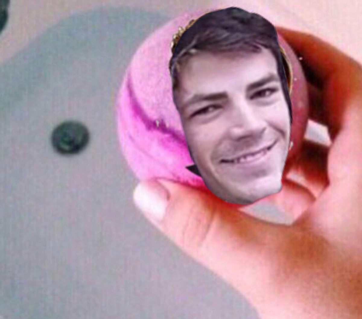 sunfIswcr's tweet photo. Cuando Hope dice que va a la ducha : https://t.co/wYhdnLB35z