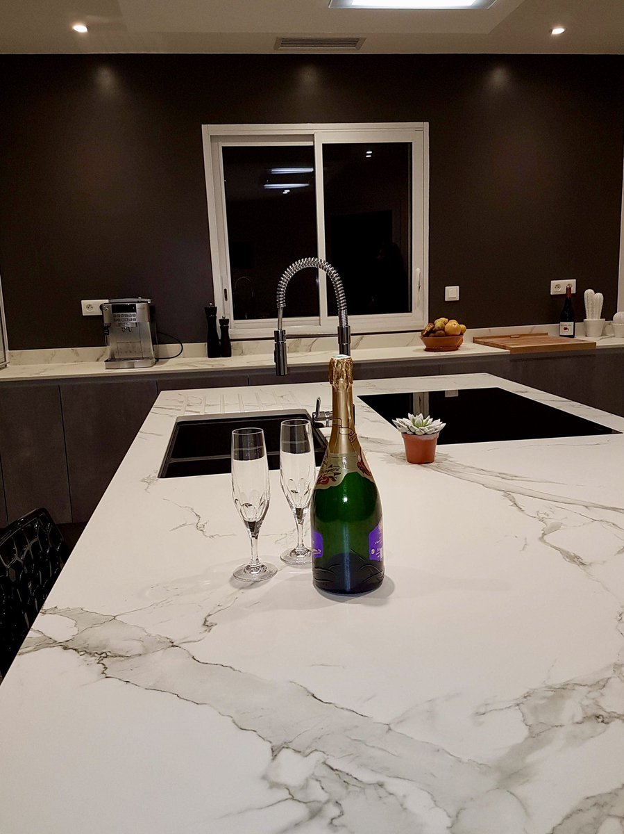 HackerTlse's tweet photo. Le projet du jour #cuisine #kitchen #aménagement #maison #home #homedecor #homedecoration #carrelage #ilotcentral #ilot #laque #noire #sanspoignee #silestone #blancozeus #plandetravail #roblin #siemens #champagne #cuisinehäcker #toulouse https://t.co/L6gL3qJUqA