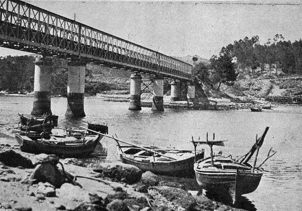 #Pontevedra.
 Ano 1923.
Ponte da liña do ferrocarril atravesando o Lérez na Moureira.
(FOTO Fernández de los Ríos).