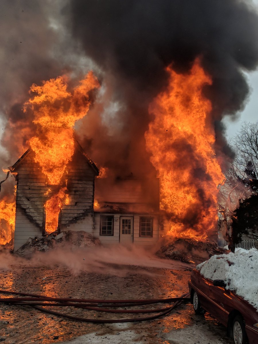 UPDATE: Four pets lost in Osgoode blaze which completely destroys a home. #ottnews 1310news.com/2018/01/09/osg… https://t.co/4VGZeQ9F1K