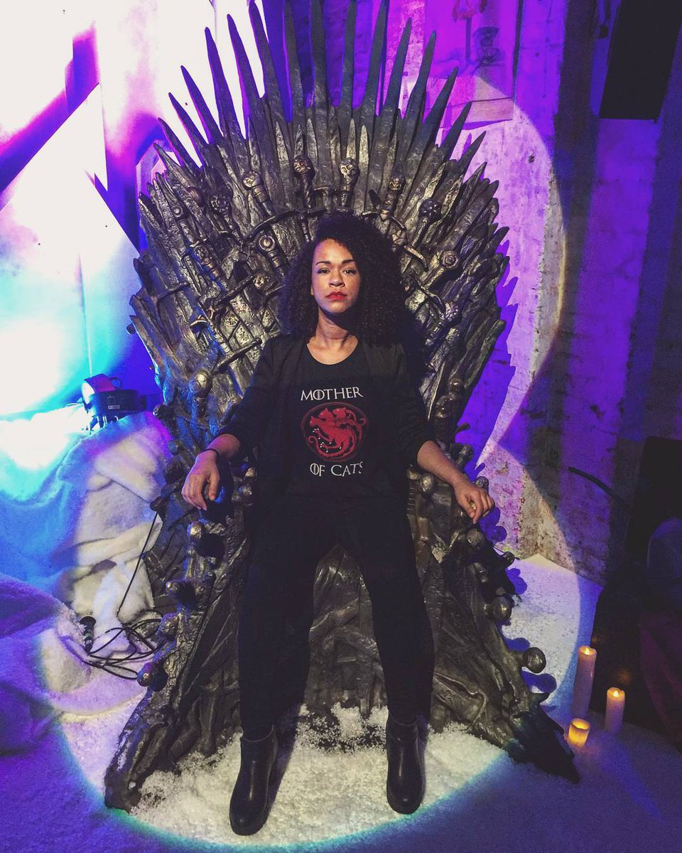 BriaLana3's tweet photo. MOTHER OF CATS 😻 #gameofthronesbackyard #gotbackyard #got #backyardcinema #motherofcats #theironthrone https://t.co/oqMEdw18Dv