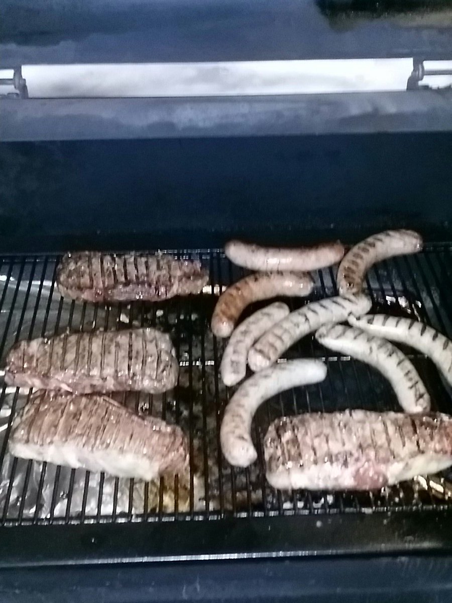 casefan74's tweet photo. Grilling steaks gotta love it! #Beef https://t.co/GEq0DKd6Sd