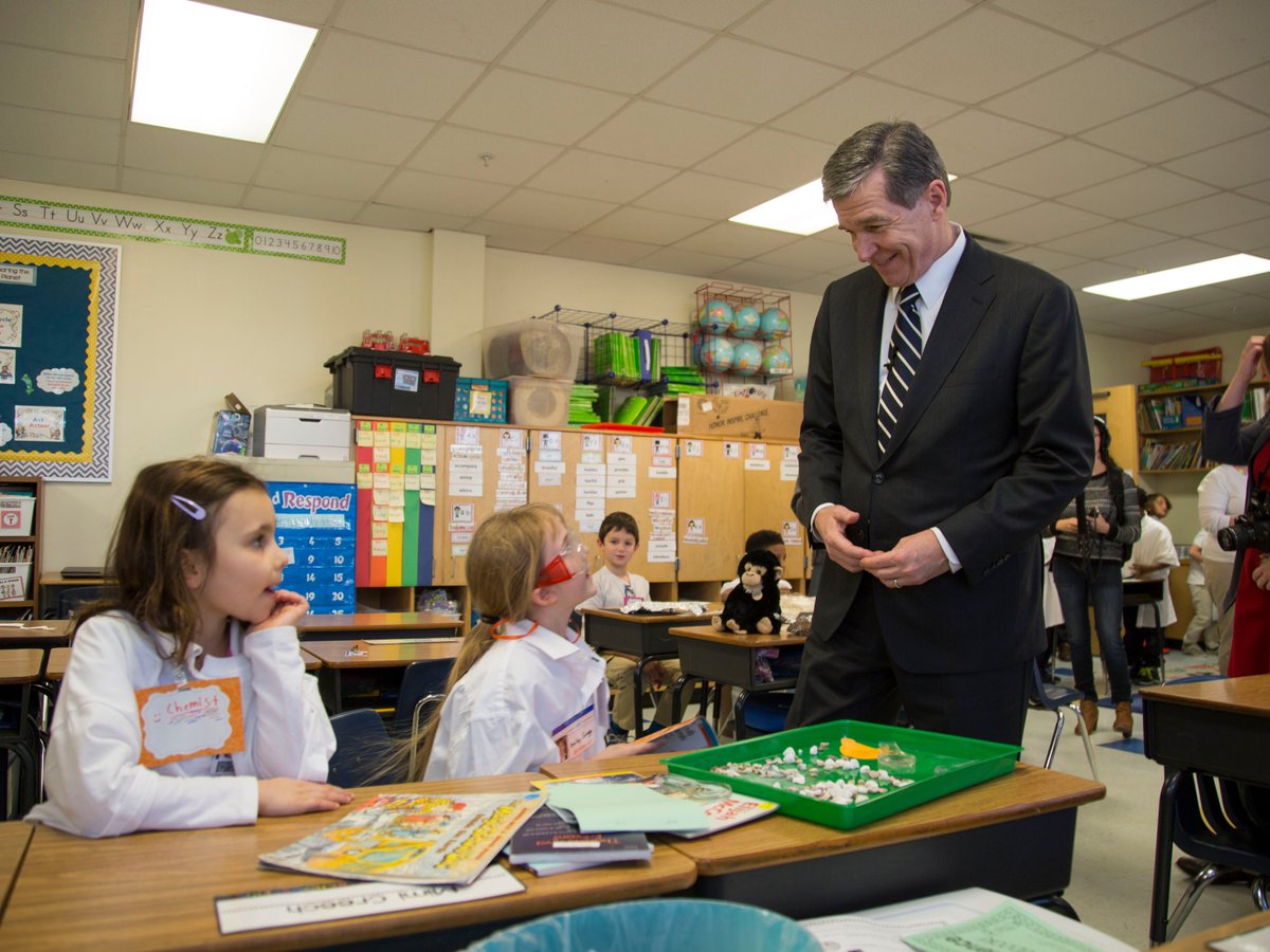NC_Governor's tweet image. With the legislature coming back for a special session tomorrow, it's time they fix their self-inflicted #ClassSizeChaos and provide funding for reduced class sizes. governor.nc.gov/news/governor-…