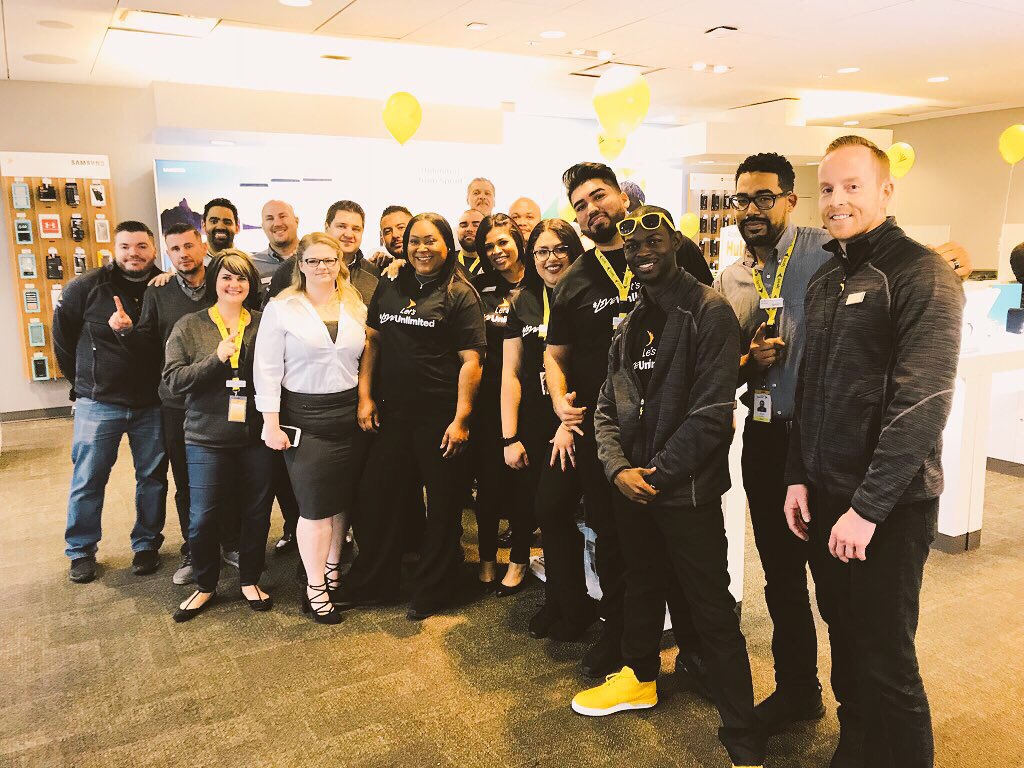 toddephx's tweet photo. What an incredible day for our #SprintPartners in Las Vegas as we kicked off the #LiveUnlimited Store Tour hosted by @Callmemrsprint! https://t.co/HgvrJVIBlv